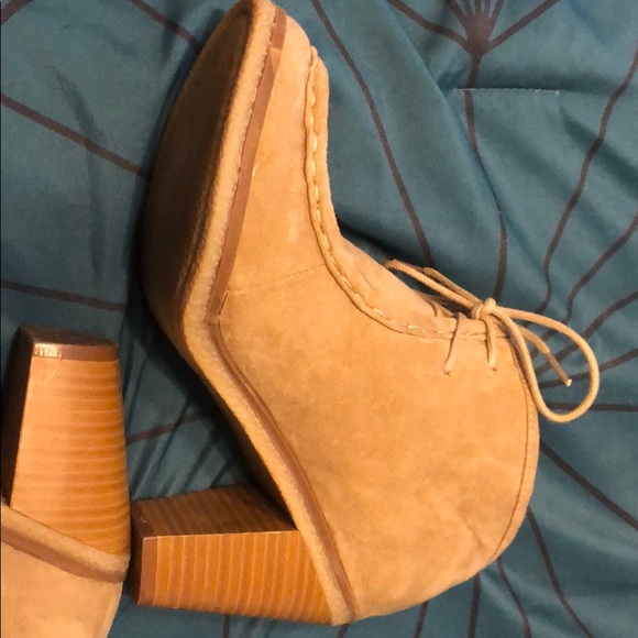 EUC American Eagle Outfitters Ankle Boots - Picture 3 of 8